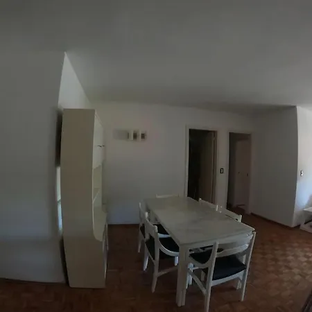Apartamento En Playa Mansa, Primera Linea